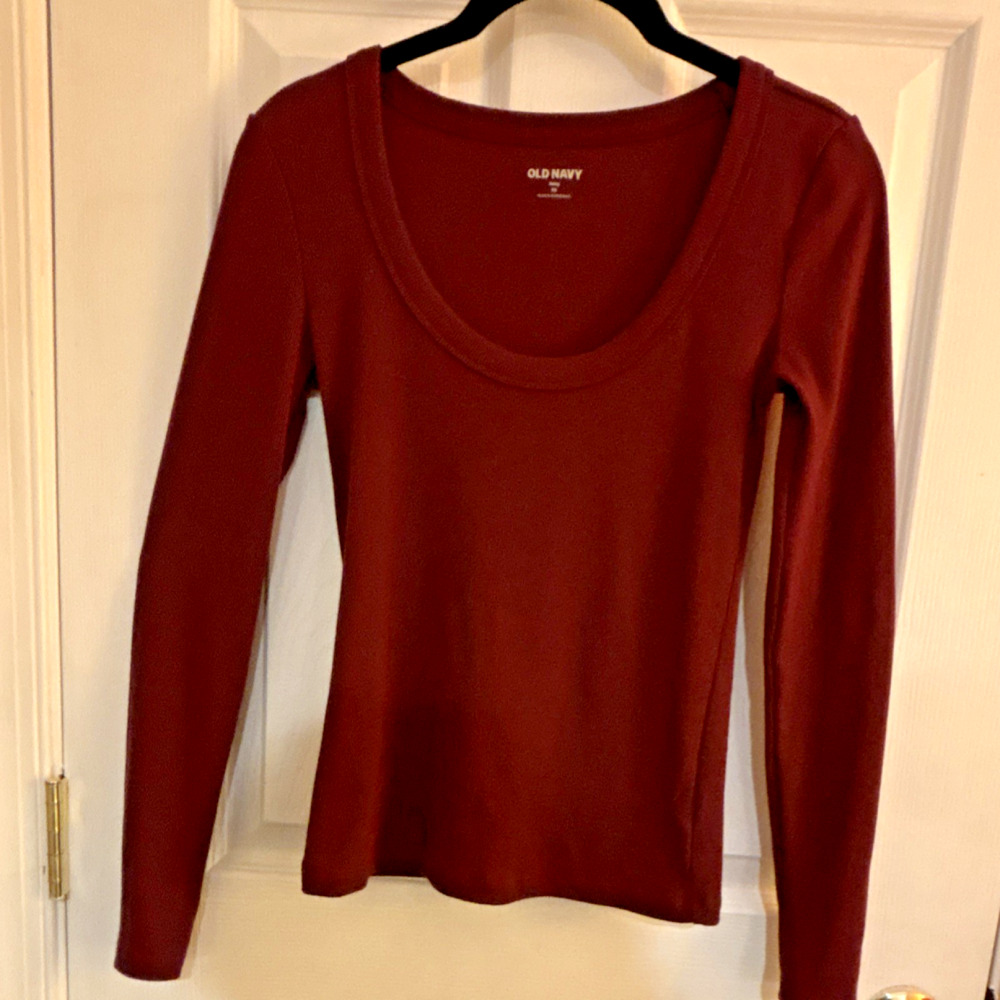Old Navy Ribbed Knit Snug Fit Scoop Neck Burgundy Long Sleeve Top XS Women